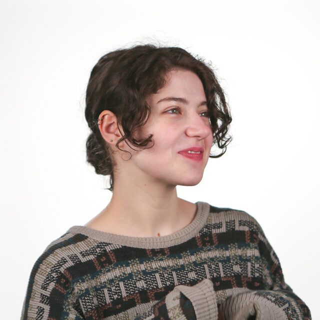 Amira_PortraitPhoto2-1000x1000-1
