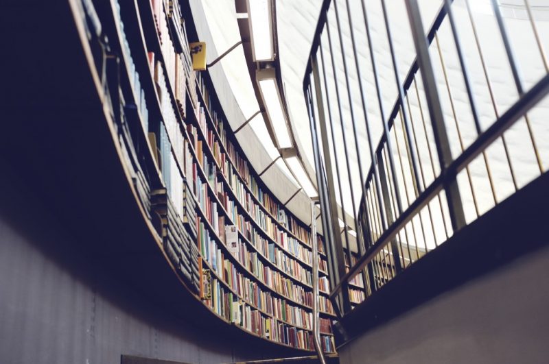 livres-magazines-construction-école-1024x680