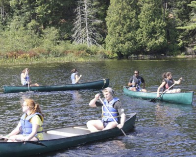 Élèves d'un camp d'éducation en plein air