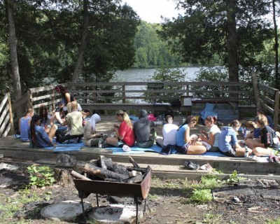 Élèves d'un camp d'éducation en plein air