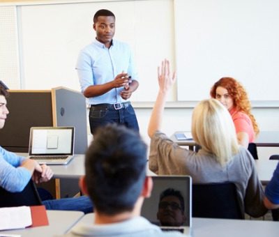 Lire le texte intégral : L'illusion des bonnes discussions en classe et ce qu'il faut faire pour y remédier