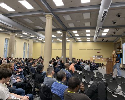 Lire le texte intégral : Les plus grands experts mondiaux de Java étaient présents au Dawson College le 10 janvier pour une conférence sur les logiciels