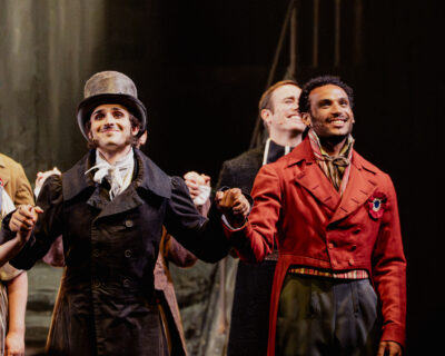 Photo : Nathan dans le rôle de Marius dans *Les Misérables*. Crédit photo : Sophia Chen. 