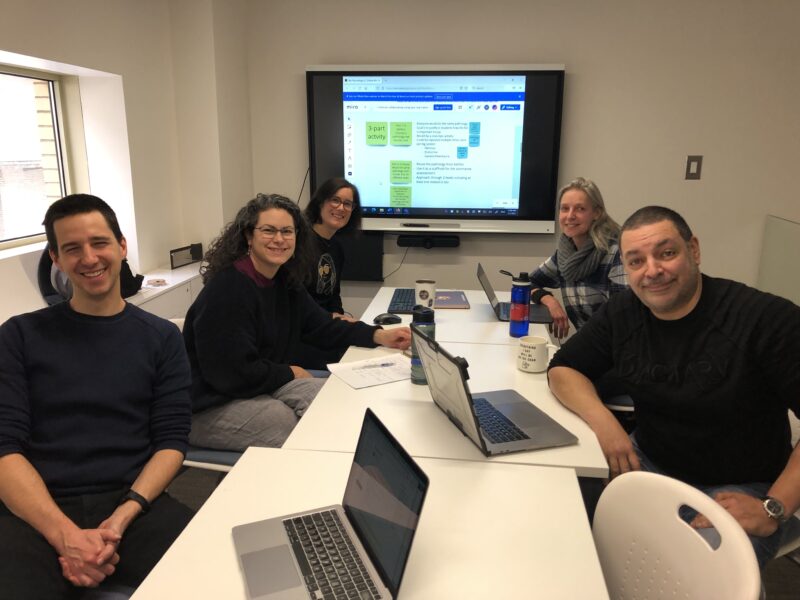 Photo de Stephane Gaskin (Psychologie), Gina Gentile (Biologie), Sylvia Cox (Psychologie), Jean-François Brière et Annie-Hélène Samson (LC leads)