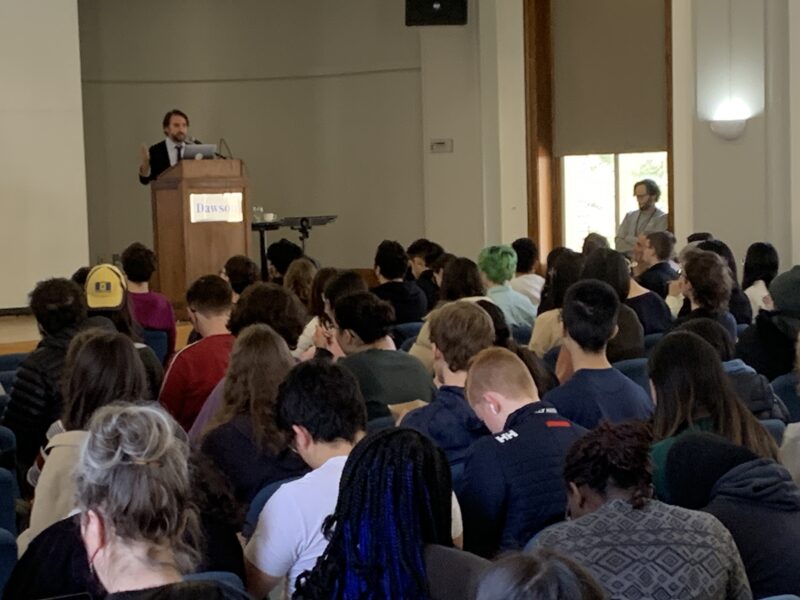 Joel parle de l'initiative Dawson AI lors de la conférence DawsCon du 24 mars.