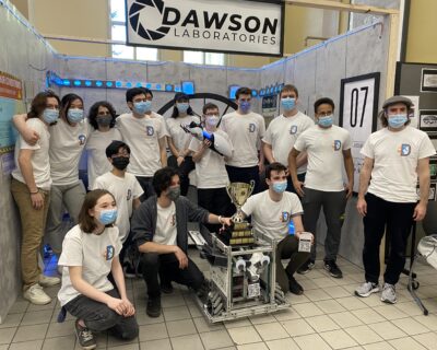 Lire le texte intégral : L'équipe de Dawson remporte le prix de l'esprit sportif au concours de robotique