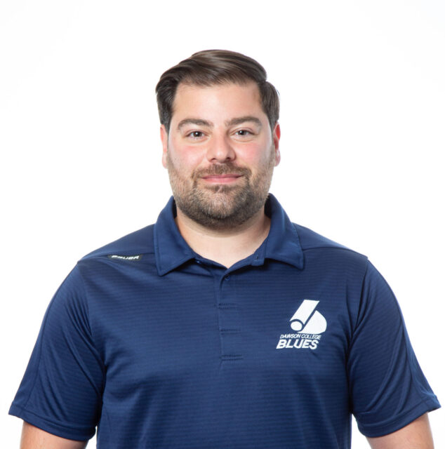 Portrait de Joey Brandone, entraîneur-chef de l’équipe de hockey féminin division 1 des Blues de Dawson