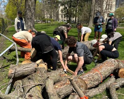 En savoir plus : Des étudiants de deux filières embellissent le Living Campus de Dawson