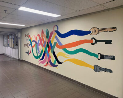 Lire le texte intégral : Une fresque de street art réalisée par des élèves égaye un couloir
