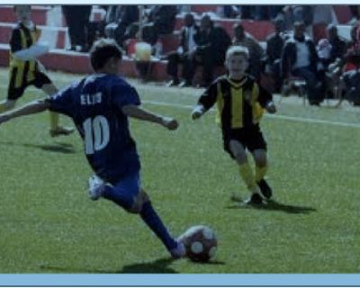 Usha James, conférencière principale des Ped Days, a utilisé une photo de football pour enseigner la pensée critique.