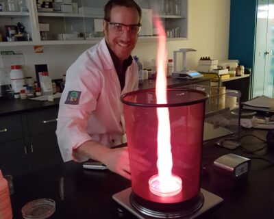 Lire le texte intégral : Le "chimiste heureux" Yann Brouillette reçoit un prix national pour l'excellence de son enseignement de la chimie