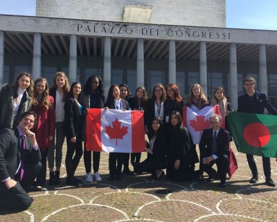 Lire le texte intégral : Le Collège Dawson à la simulation mondiale des Nations unies de Harvard à Rome