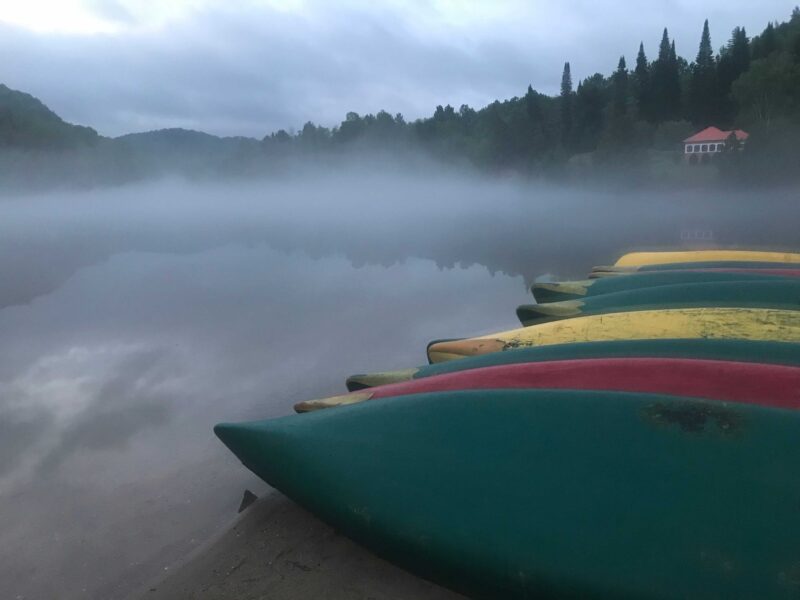 Compétences en canoë_Canoës dans la brume