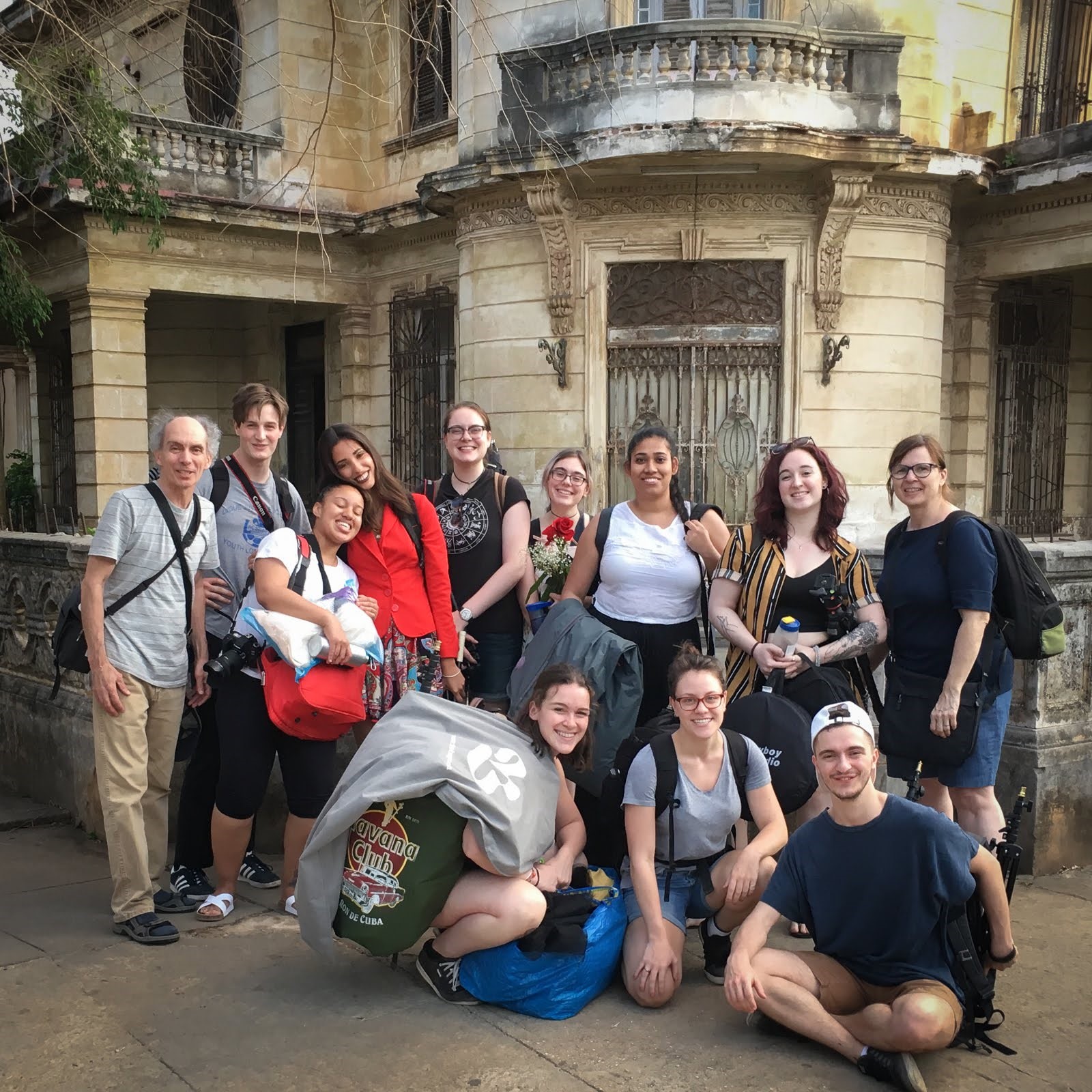Notre groupe après la séance photo à l'extérieur de la Casa Jose Alonso