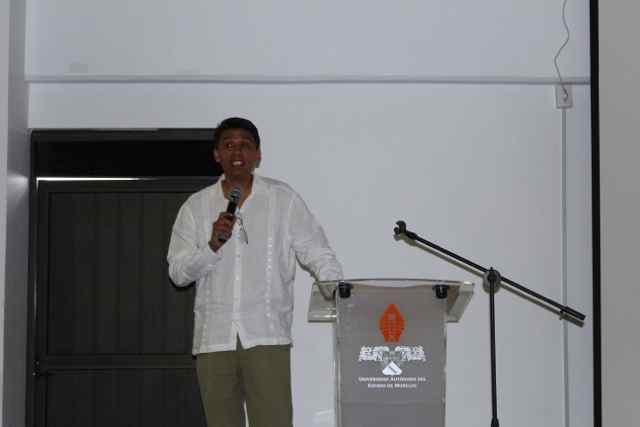 Jorge Dominguez UPN Cuernavaca presentando en Foro UAEM